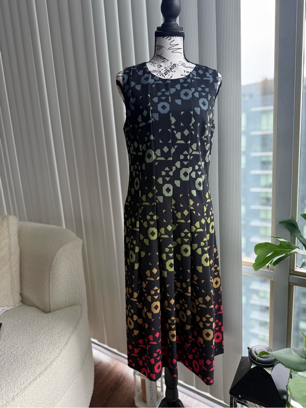Sleeveless Ombre Geo Print Dress - Black & Multicolor - Size Medium